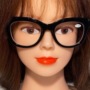 1490 Mona Reading Glasses 1.25 Reading Glasses Black Frames NWT